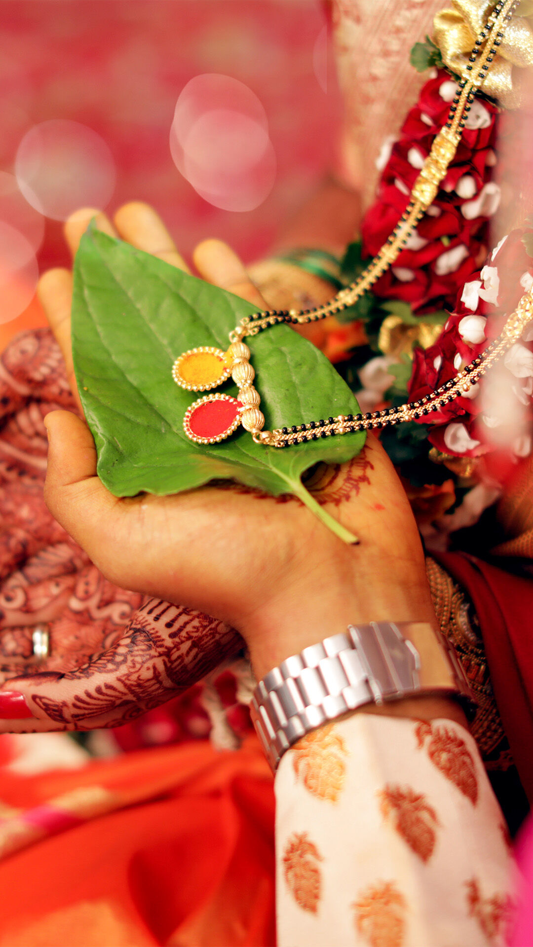 A gold mangalsutra for bride